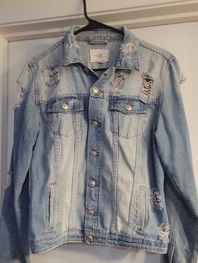 I&M Jeans Distressed Denim Jacket Women’s Large Light Wash Ripped Jean Jacket